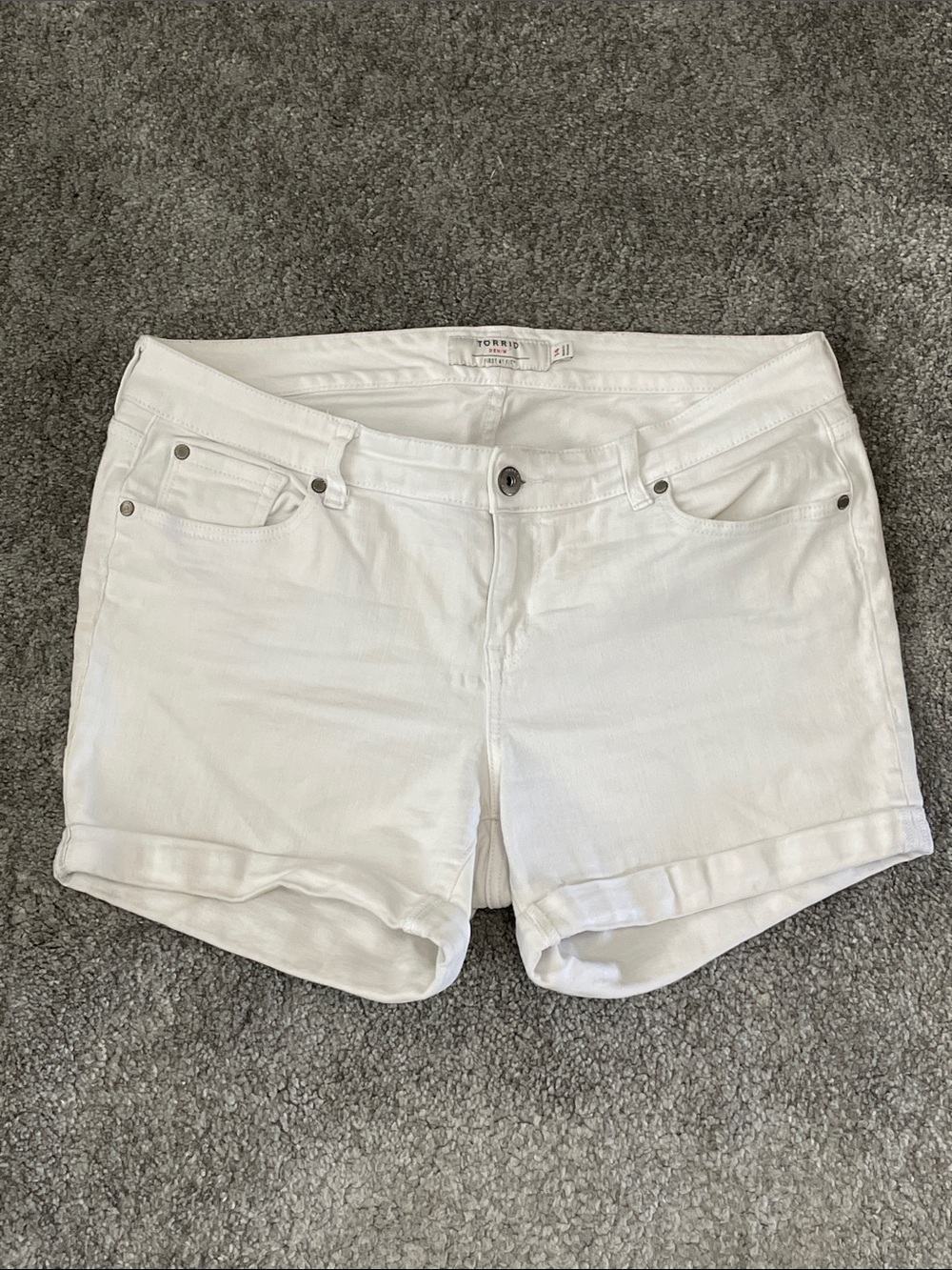 EC Torrid 5'' Perfect Mid-Rise Short White - Size 14